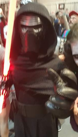 Kylo Ren cosplay SDCC